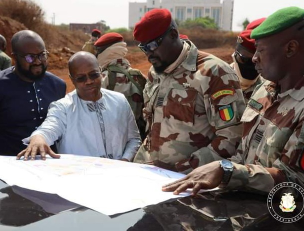 Colonel Mamadi Doumbouya, président de la transition guinéenne, Ousmane Gaoual Diallo et le ministre Secrétaire général à la présidence colonel Amara Camara