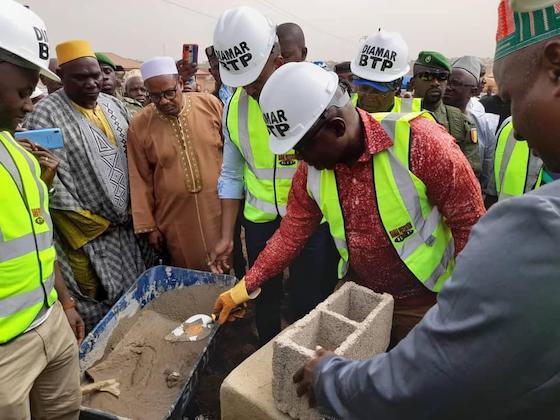 Le Ministre de la Culture, du Tourisme et de l’Artisanat Alpha SOUMAH procède au lancement des travaux de construction d’un village artisanal à Labé