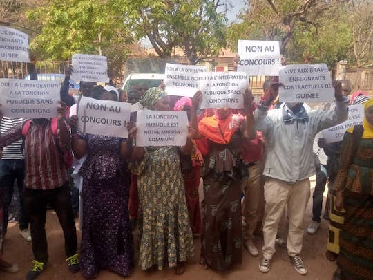 Des enseignants contractuels manifestent à Labé