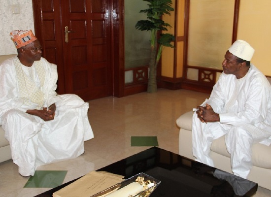 Elhadj Ousmane Fatako Baldé et Alpha Condé, image d'archive