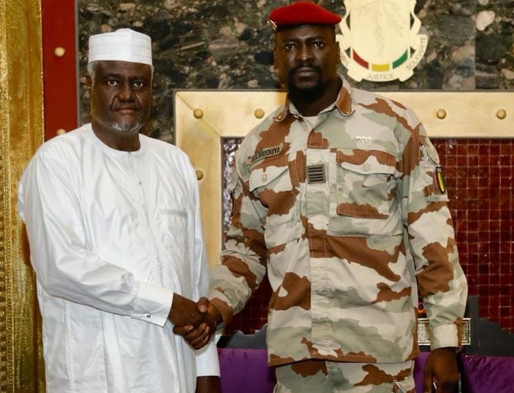 Moussa Faki Mahamat, président de la Commission de l'Union africaine et Mamadi Doumbouya, président de la Commission de l'Union Africaine