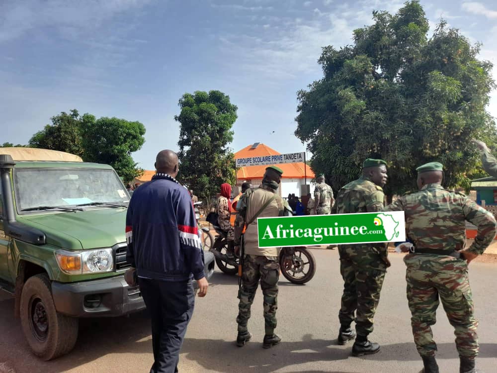 Des gendarmes en mission d'identification des domaines de l'Etat à Labé