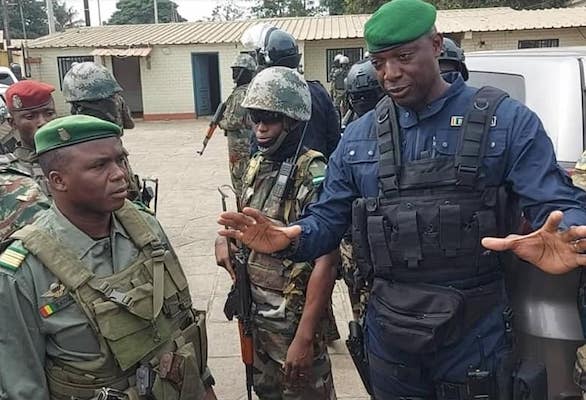 De gauche à droite, colonel Sadiba Koulibaly, chef d'Etat-major général des armées et le Colonel Balla Samoura, Haut commandant de la gendarmerie, directeur de la justice militaire