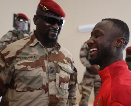 Colonel Mamadi Doumbouya, président de la transition guinéenne et Naby Keita, capitaine de Sily National