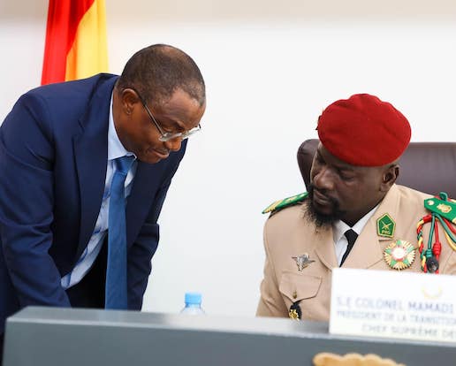 Colonel Mamadi Doumbouya, président de la transition guinéenne et son Premier ministre Mohamed Béavogui