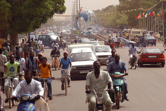 Une rue fréquentée à Ouagadougou