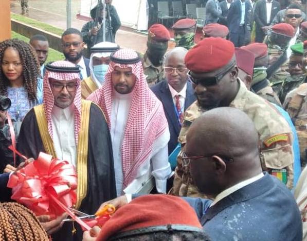 Colonel Mamadi Doumbouya, président de la transition guinéenne inaugurant l'hôpital national Donka