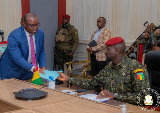 Colonel Mamadi Doumbouya, président de la transition guinéenne et son Premier ministre, Dr Bernard Goumou