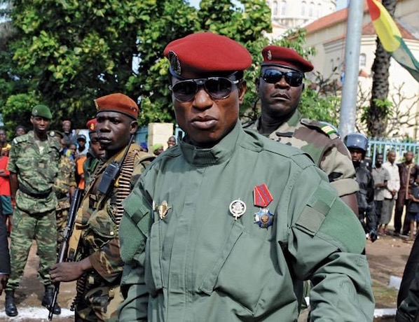 Dadis Camara et sa garde rapprochée en 2009