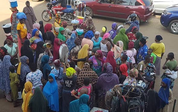 Des femmes manifestent à Cosa