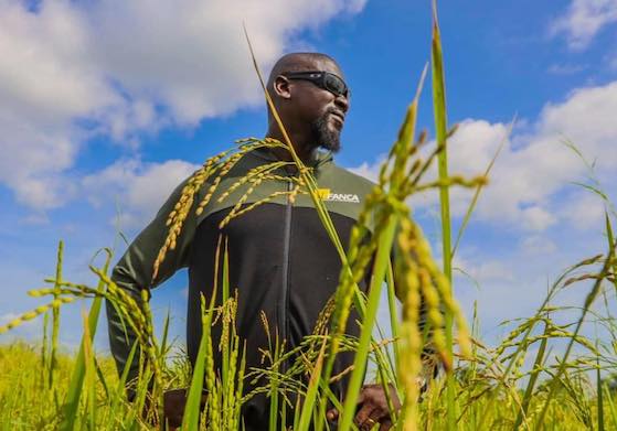 Colonel Mamadi Doumbouya, président de la transition guinéenne dans son champ Agricole