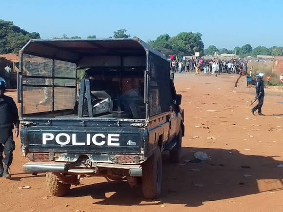 Un pickup de la police stationné à Kankan