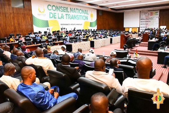 Salle de l'hémicycle de l'organe législatif de la transition de Guinée, image d'archive